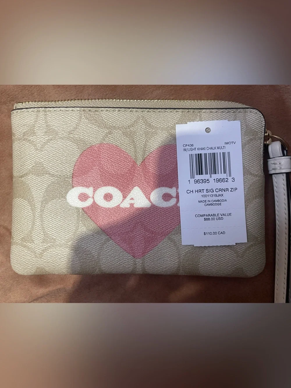NWT Coach Heart Leather Zip Wristlet